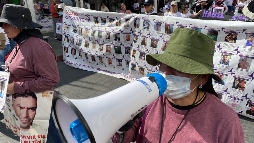 SAT: el reto para colectivos si se vuelven asociaciones civiles