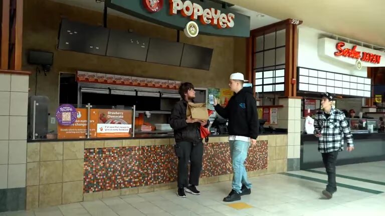 VIDEO: Youtuber es baleado por repartidor a quien hacía broma