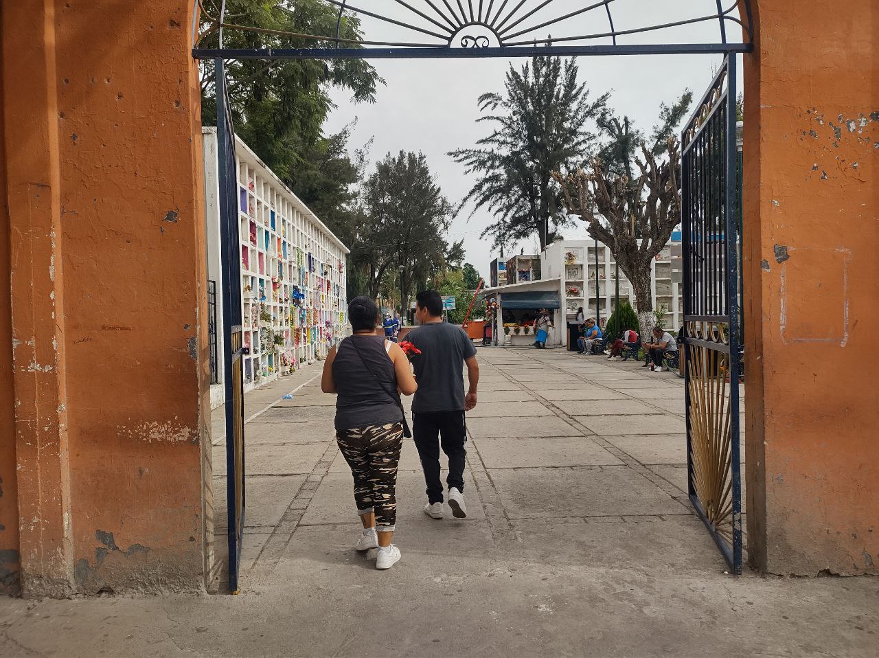 Con diversas actividades, panteones de León se preparan para visitantes