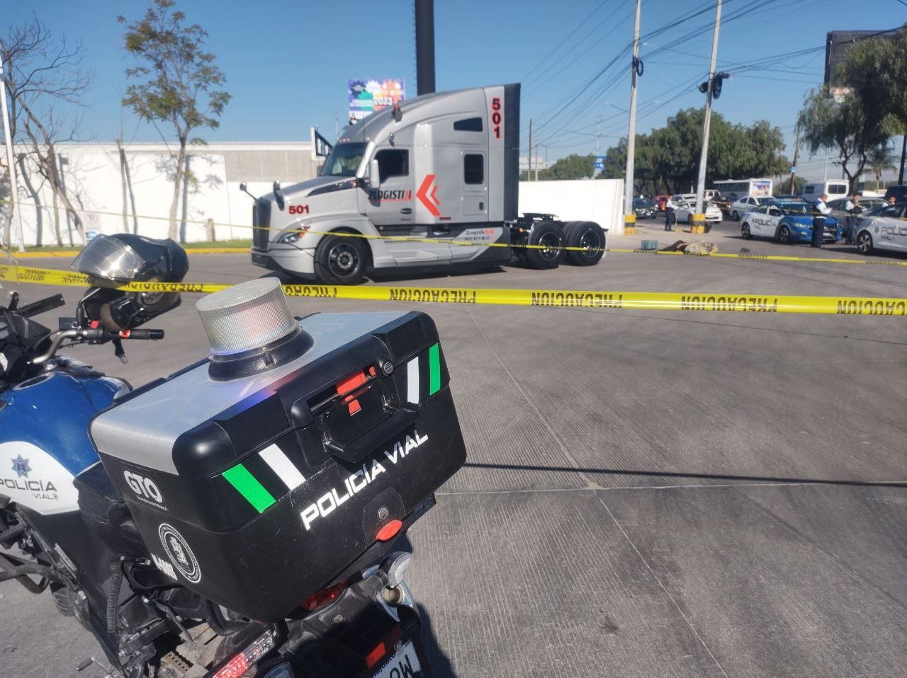 Atropella tráiler a ciclista en bulevar Aeropuerto, en León