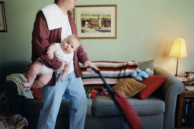 Proponen iniciativa para no "discriminar" a hombres que se involucren en el hogar