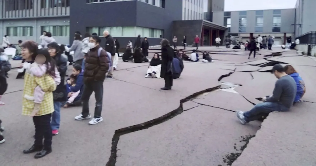 VIDEOS: Los primeros tsunamis llegan a la costa oeste de Japón; aguas pegan con furia