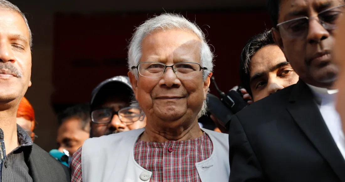 Un tribunal condena a Muhammad Yunus, Nobel de la Paz, por violar leyes laborales